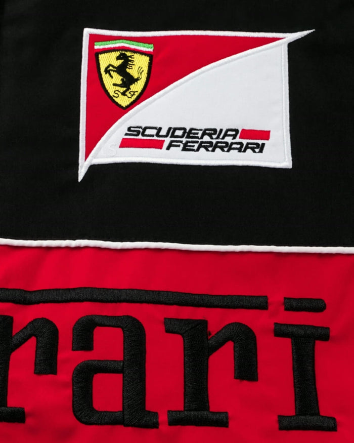 Flâmula Scuderia bordada no peito