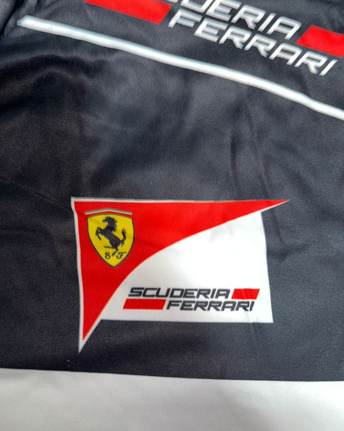Flâmula Scuderia bordada no peito